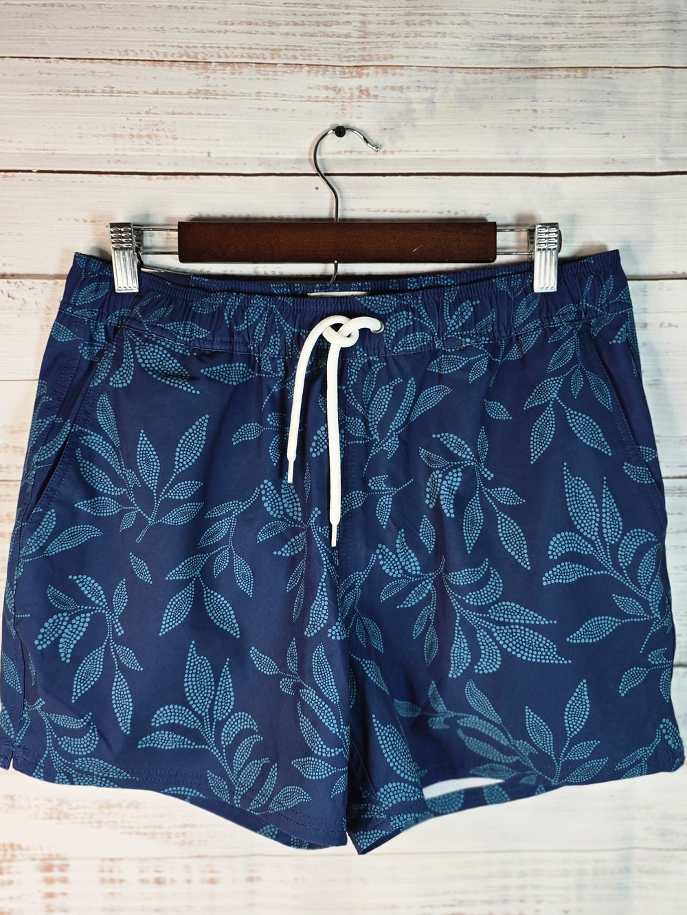 J.Crew Flex Swim Trunks Men’s Medium Navy Floral 5” Inseam NWT